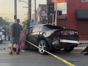 “¡Reacciona por favor!”: Mujer grita de dolor al descubrir que su hijo murió tras choque en Tijuana