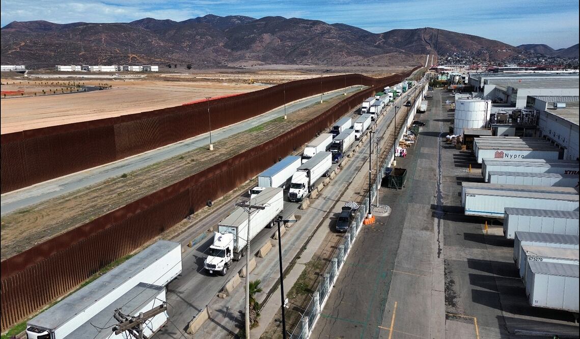 El corredor, conocido como la Reserva Roosevelt, es una zona federal de amortiguación de 60 pies de ancho que se extiende a lo largo de la frontera desde Nuevo México hasta California. Foto: EFE/Archivo