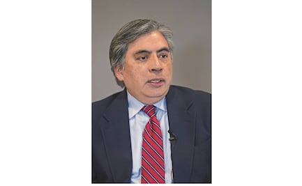 Siempre sí invitaron a Esquivel