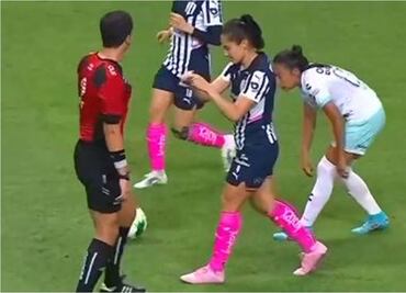 El polémico gesto de Desirée Monsiváis contra el árbitro