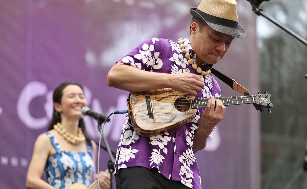 Daniel Ho músico hawaiano multi instrumentista especializado en Ukulele en concierto en la Ex Hacienda de San Gabriel. Fotos: Berenice Fregoso/ El Universal.