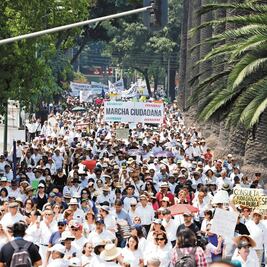 Manifestantes piden renuncia del Presidente