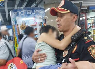 Policía auxilia a niño desmayado por golpe de calor en estación Pino Suárez del Metro de CDMX