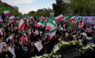 Tras amenazas de Trump, cadenas humanas se extienden por centrales y puentes de Irán; amagó con atacar infraestructura vital