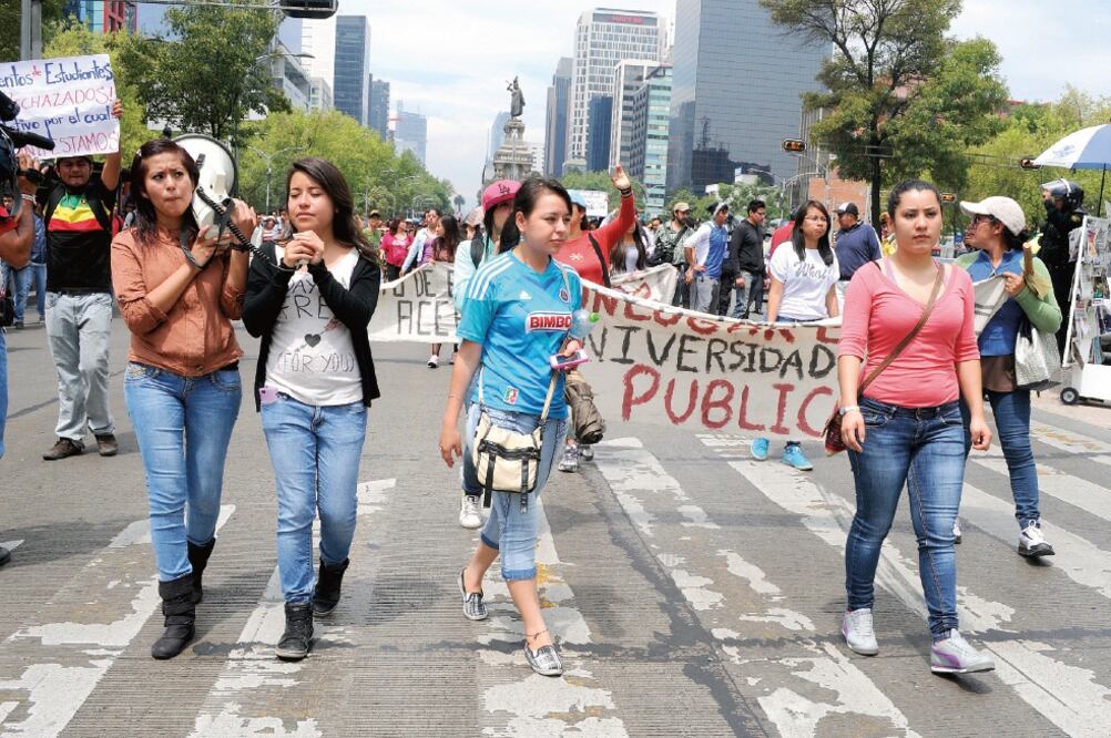 El gobierno capitalino ofrece espacios a jóvenes que fueron rechazados durante el concurso de ingreso a educación media superior a través del programa Educación Por Ti (ARCHIVO EL UNIVERSAL)