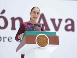 Sheinbaum defiende legado de AMLO y de la 4T; "Nosotros solo hacemos reverencia al pueblo de México", afirma