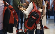 Entregan souvenirs durante Congreso Extraordinario de Morena; regalan mochilas con tres libros de AMLO y uno de Sheinbaum