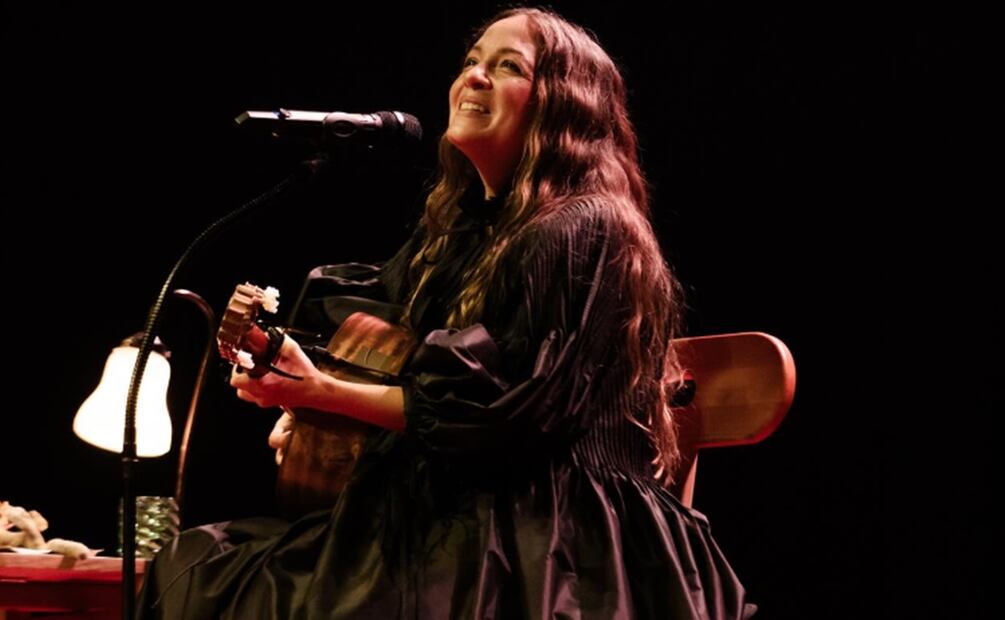 Natalia Lafourcade hará una pausa a su gira por su maternidad.