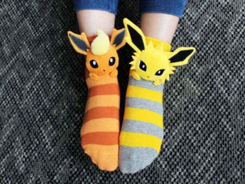 Lanzan calcetines de Pokémon y se vuelve viral