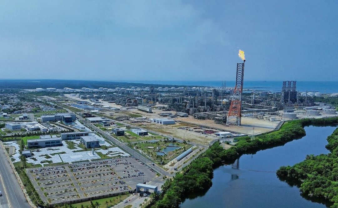 El complejo llamado Olmeca comenzó a edificarse en Paraíso, Tabasco, en agosto de 2019 y fue inaugurado por AMLO en julio de 2022, aunque empezó a operar en junio de 2024. Foto: Luma López