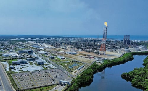 Dos Bocas cuesta el triple y opera a 41% de capacidad; variación se debe a mantenimiento e incidentes: Pemex