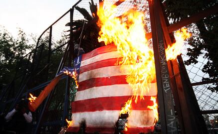 Trump pide cárcel y pérdida de ciudadanía por quemar bandera de EU