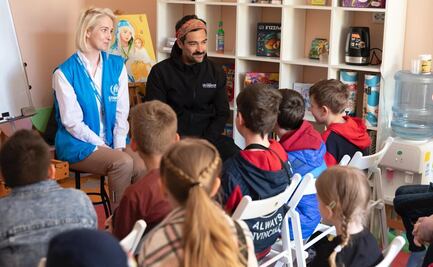 Alfonso Herrera visibiliza la crisis humanitaria en Ucrania: "nos necesitan más que nunca"