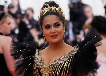 Salma Hayek presume a sus amigos de la Gala del MET