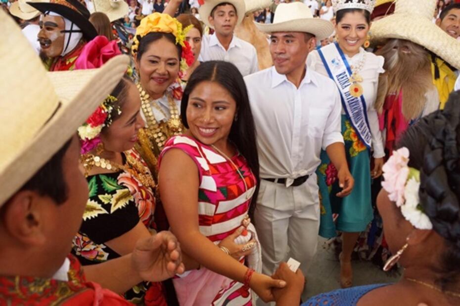 Guelaguetza: con Yalitza y contra el plagio de bordados