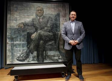 Retrato del "presidente" Frank Underwood en Galería Nacional de EU