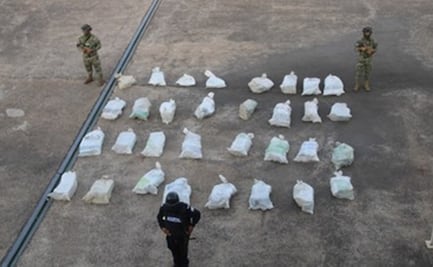 Marina asegura 840 kilos de cocaína frente a las costas de Michoacán