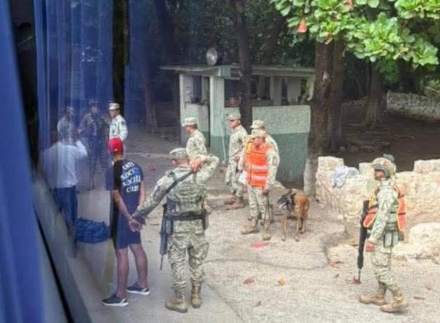 Se aseguraron más de 10 kilos de drogas en un autobús de pasajeros en Yucatán. (Foto Especial)