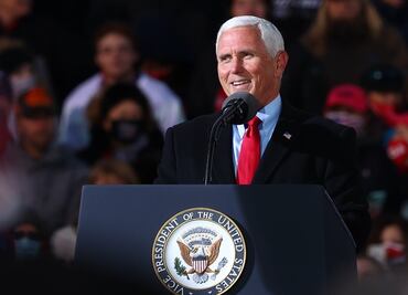 Trump juega golf, pero ¿dónde está el vicepresidente de EU, Mike Pence?
