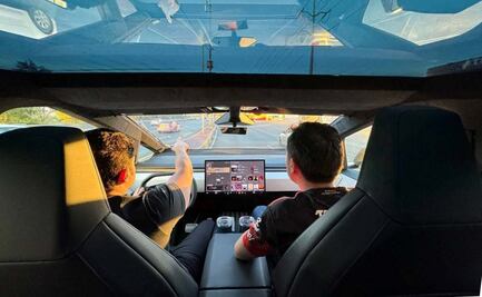 Jorge Álvarez Máynez y Samuel García llegan al Tecate Pa´l Norte en una Cybertruck