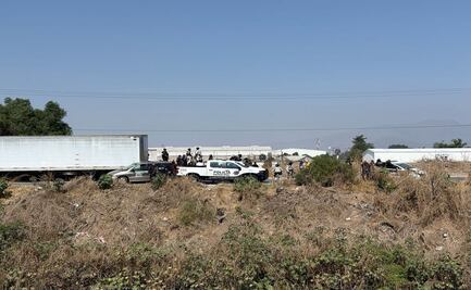 Hallan tres cuerpos dentro de un taxi en Cuautitlán Izcalli; autoridades investigan el crimen