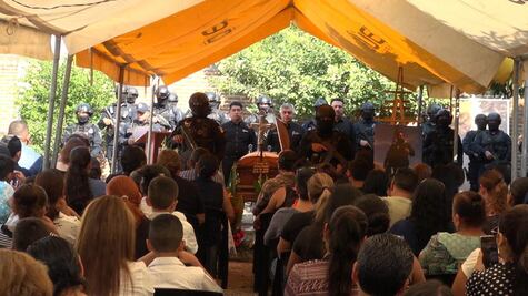 Rinden homenaje a agente élite asesinado con 150 disparos en Culiacán 