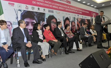 Denuncian despidos injustificados en DIF; interrumpen evento de Amieva