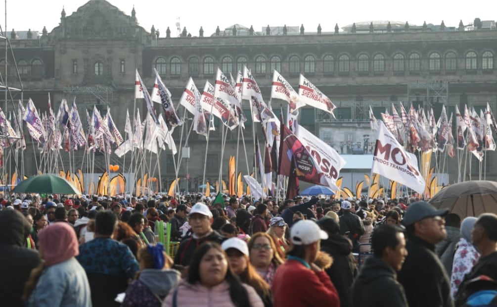 Simpatizantes de la presidenta Claudia Sheinbaum y de la 4T comienzan a llegar a la plancha del Zócalo de la CDMX (06/12/2025). Foto: Carlos Mejía / EL UNIVERSAL