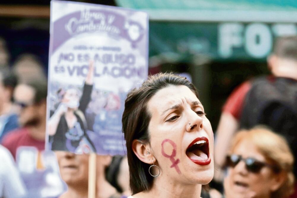 Los abusos hacia las mujeres en aéreas de esparcimiento provocaron que se formara un colectivo que acompaña a personas en sus actividades nocturnas. (ARCHIVO EL UNIVERSAL)