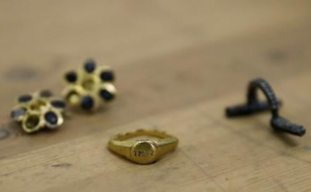 Joyas y un espejo, ¿así eran los entierros de la clase alta romana?