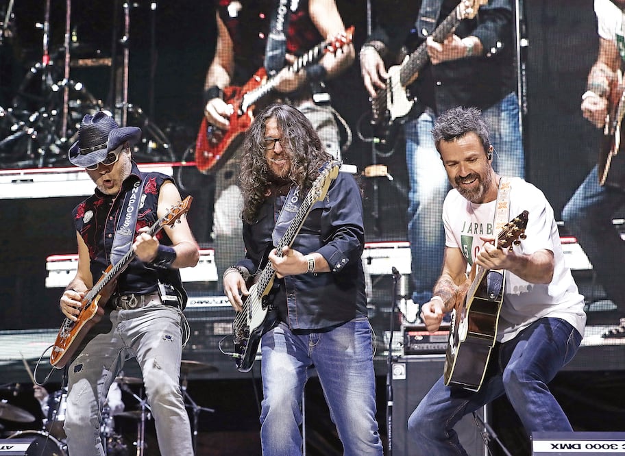 La agrupación española Jarabe de Palo durante su presentación en el Festival Vive Latino (ALEJANDRO ACOSTA EL UNIVERSAL)