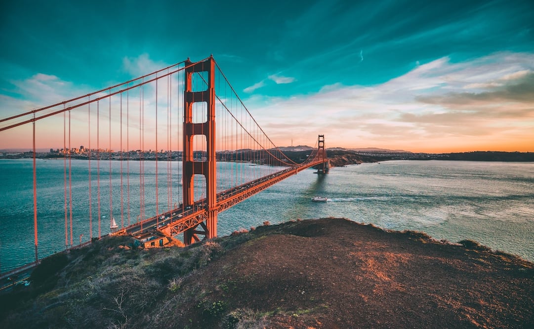 Al año, aproximadamente 30 personas cometen suicidio en el Golden Gate, en San Francisco. Foto: Unsplash/ Joseph Barrientos