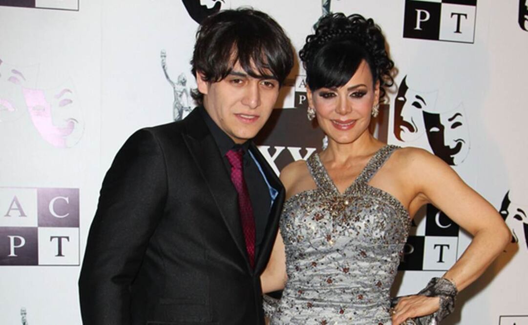 Julián, de 20 años, es hijo de Maribel Guardia y Joan Sebastian. Foto:Clasos