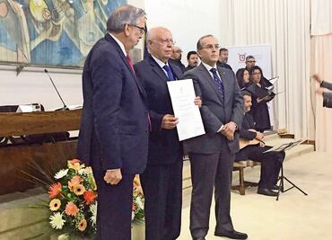 Entregan doctorado "honoris causa" a José Narro en Chile