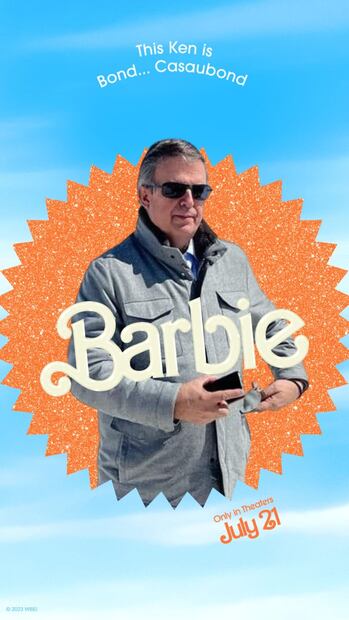 Este Ken es "Bond...Casaubond" fue la descripción para el canciller Marcelo Ebrard en su imagen del póster de Barbie / Foto: Especial