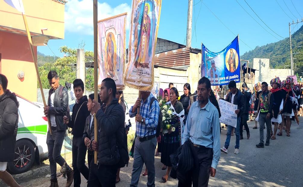 Fieles de Chenalhó, Chiapas, piden declarar inocente al párroco Marcelo Pérez por desaparición de 18 personas. Foto: Fredy Martín Pérez