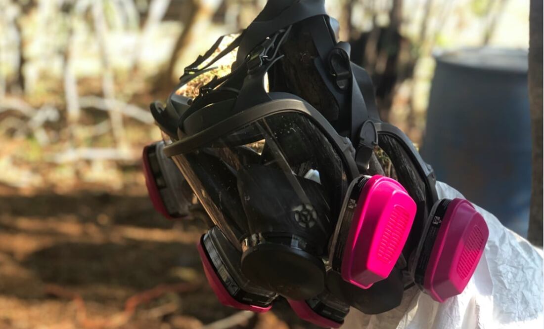 Los cocineros usan máscaras especiales para protegerse durante la elaboración del fentanilo, que dura entre seis y ocho horas. Foto: Peniley Ramirez/Univision Investiga