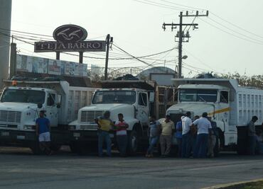 Revocarán permisos a transportistas que bloqueen carreteras federales