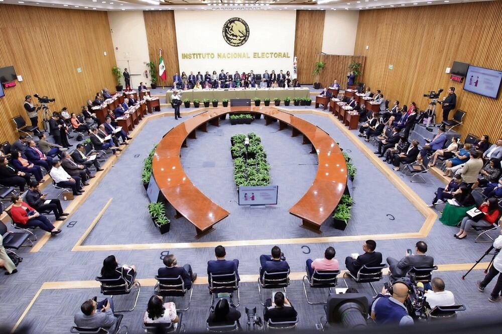 El INE también dictó medidas cautelares contra el Presidente los días 30 de junio, 13 y 20 de julio por sus dichos sobre el Frente Amplio por México. Foto: Especial
