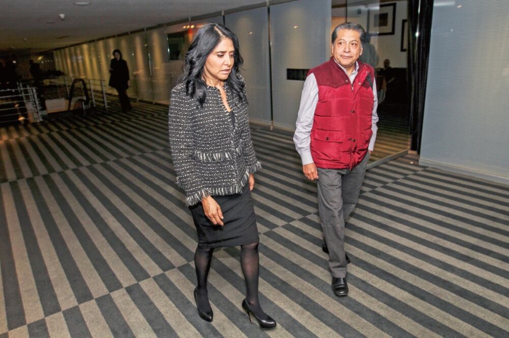 Alejandra Barrales, presidenta nacional del PRD, acompañada de Héctor Bautista, de la Corriente Alternativa Democrática Nacional, explicó que tribus del sol azteca piden crear un polo de izquierda para los comicios de junio (GERMÁN GARCÍA. EL UNIVERSAL)