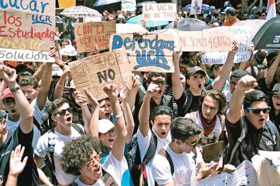 Costa Rica busca resolver huelga