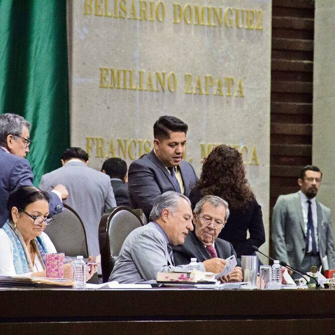 La priista Dulce María Sauri ( izq.) busca sancionar conductas de acoso sexual en el servicio público GRACIELA LÓPEZ. CUARTOSCURO