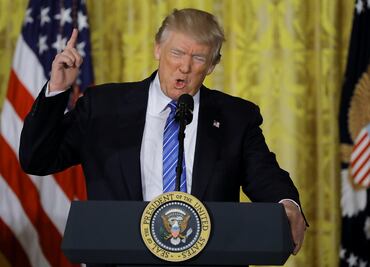 Acaben ahora con Obamacare, reemplácenla luego, dice Trump a republicanos