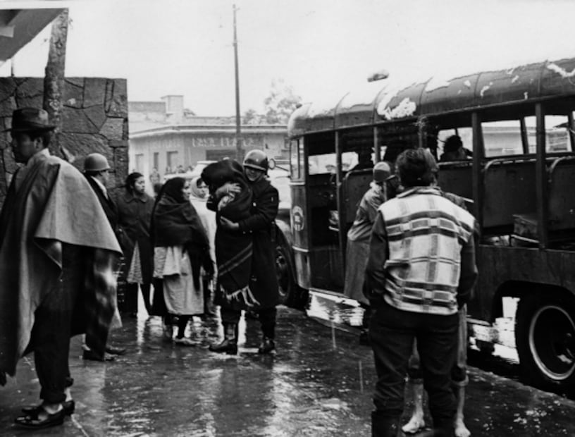 Una balacera y riñas por guerras de bolas de nieve: los estragos que dejó la nevada de la CDMX en 1967
