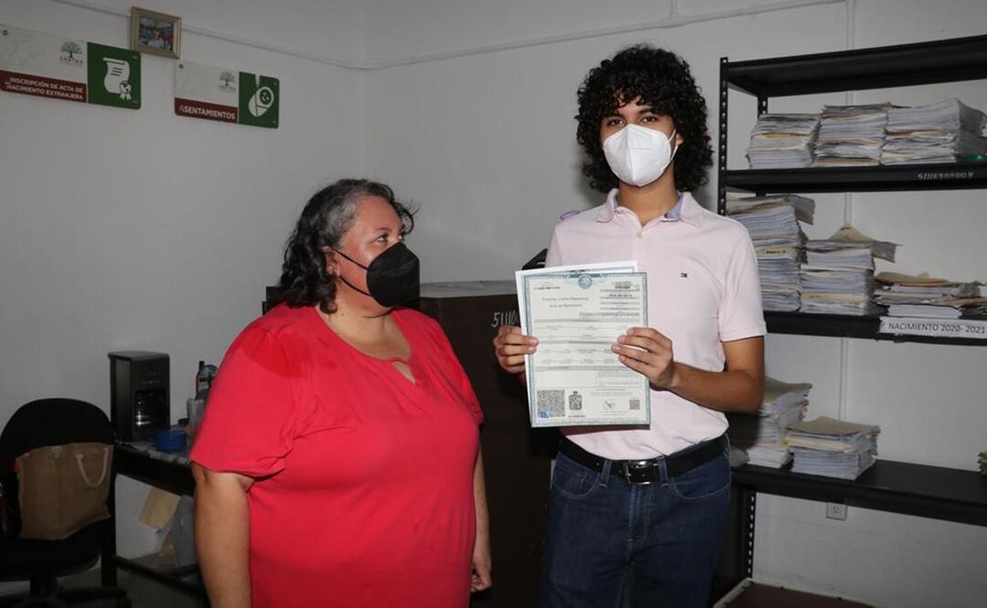 Emiliano Citlalli es el nombre de la primera persona no binaria registrada en Tabasco. Fotos