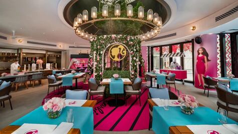 Barbie, la película: así es por dentro el hotel temático donde estuvo el elenco