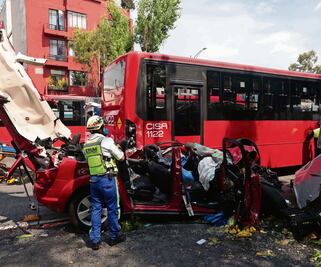 Chocan al Metrobús en Insurgentes Norte