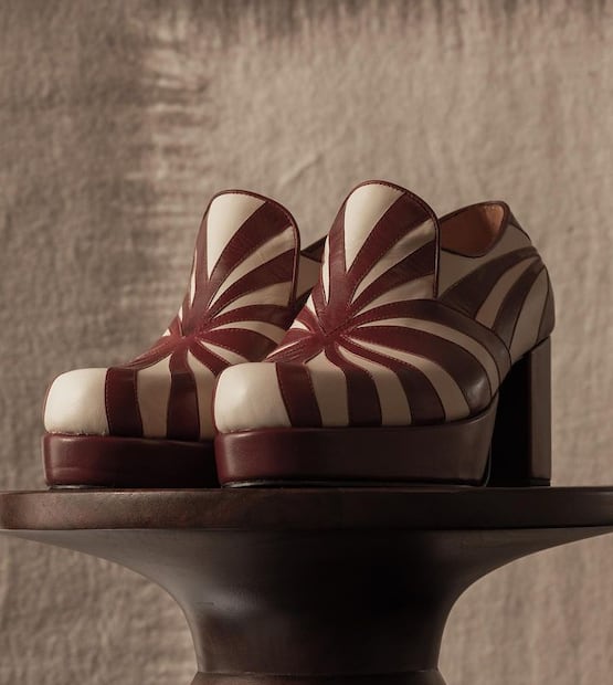 Zapatos de plataforma de Mijares. Foto: Instagram