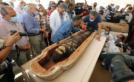 Encuentran en Egipto 59 sarcófagos, con sus momias intactas, de hace más de 2 mil años