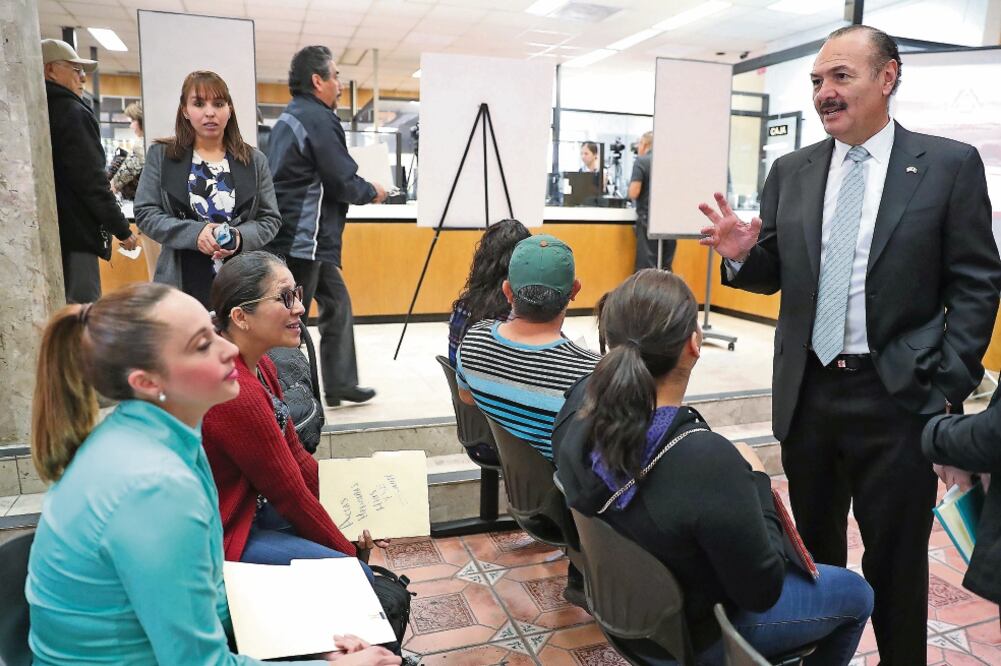 En la foto: Marcos Bucio Mújica, cónsul de México en El Paso, Texas, (FOTOS: ARIEL OJEDA. EL UNIVERSAL)